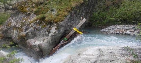 Travaux en accès difficile pour le démontage d'une passerelle vers Grenoble