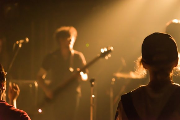 Trouver un cordiste pour la mise en place d'un concert à Albertville