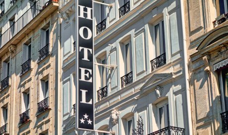 Pose de pancarte sur la façade d’un immeuble Albertville -  Alpi'D